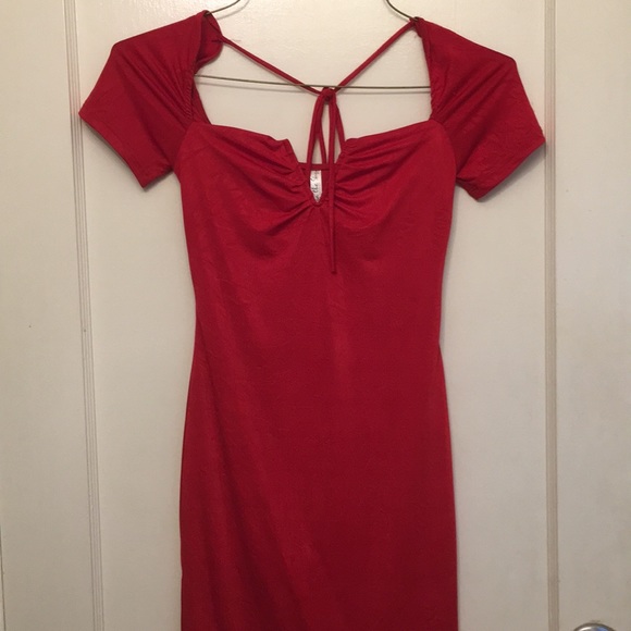 Red Dress - Picture 3 of 3